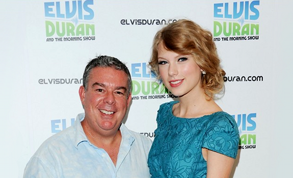 www.radioiloveit.com | Elvis Duran, here with Taylor Swift, remembers that his morning show became successful when Z100's station management gave him and his team their complete trust and creative freedom (photo: Just Jared)
