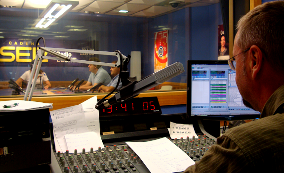 José Manuel Richart, Cadena SER, Radio Elche, radio broadcast studio